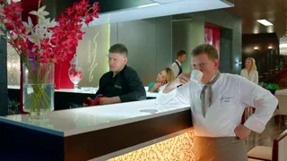 Отель Элеон, 2 серия